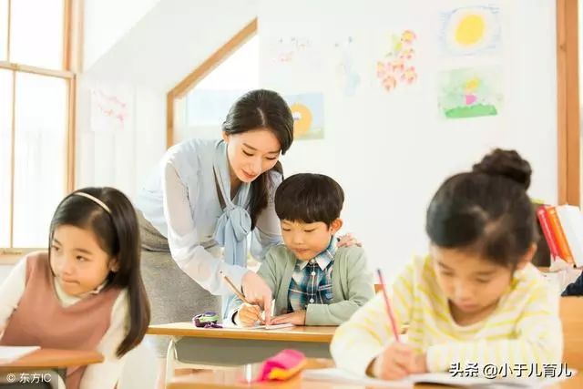 雙語環(huán)境對(duì)孩子心理發(fā)展的積極影響研究，積極效應(yīng)與成長(zhǎng)促進(jìn)