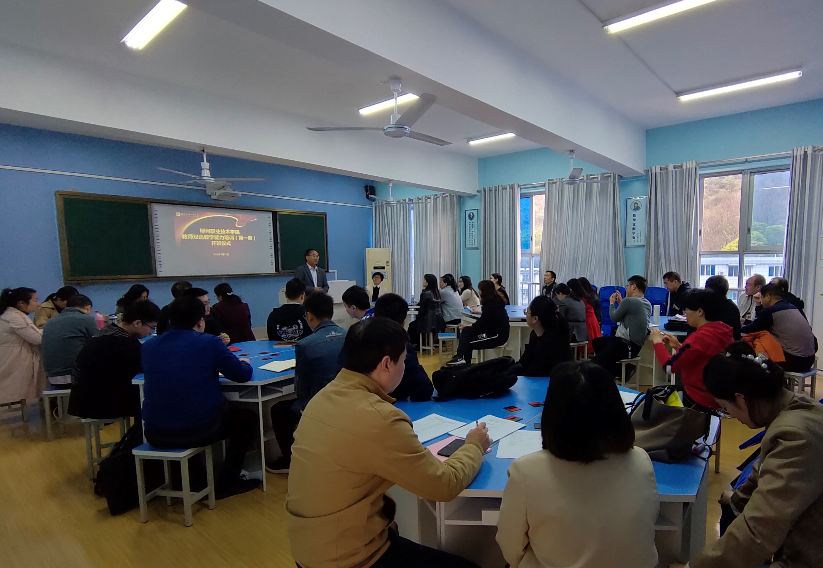 如何提升雙語(yǔ)教學(xué)中的教師培訓(xùn)質(zhì)量