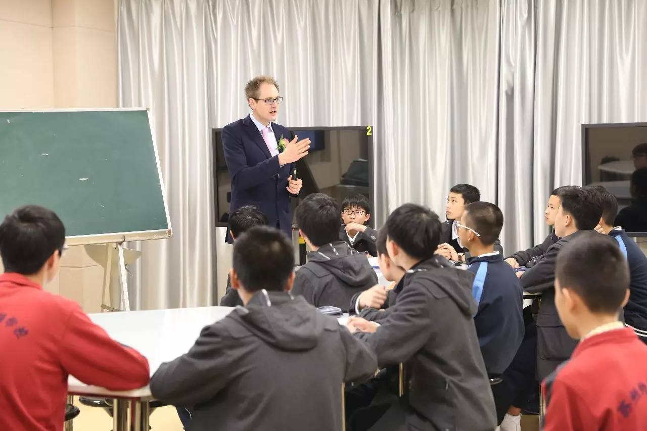 雙語學(xué)校如何提高學(xué)生的語言應(yīng)用能力