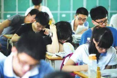 課堂討論，提升雙語(yǔ)學(xué)習(xí)效果的有效策略