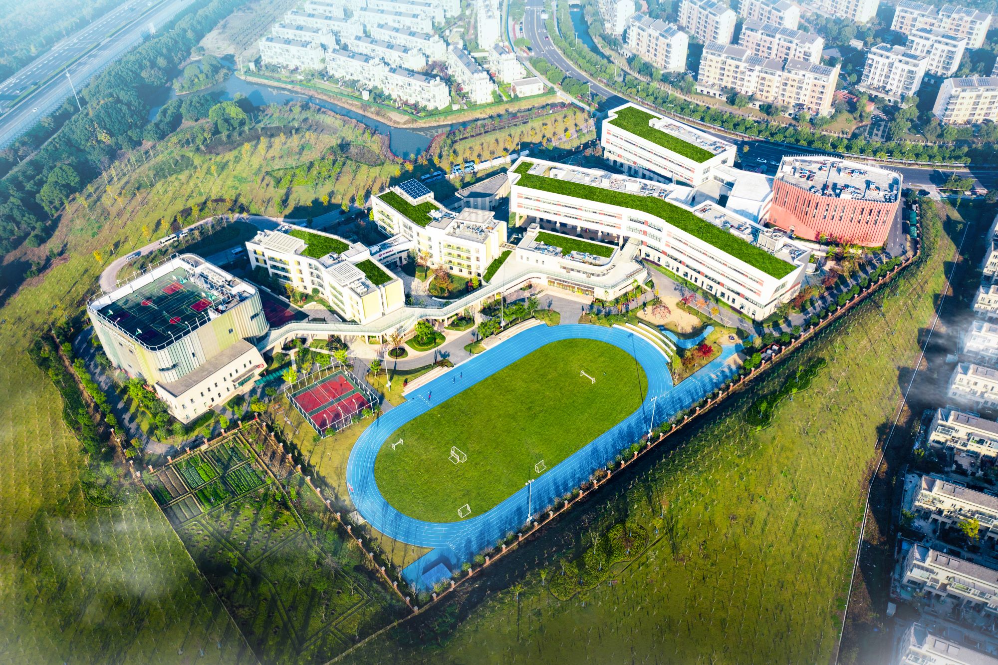 雙語實驗學(xué)校如何構(gòu)建全方位學(xué)習(xí)環(huán)境