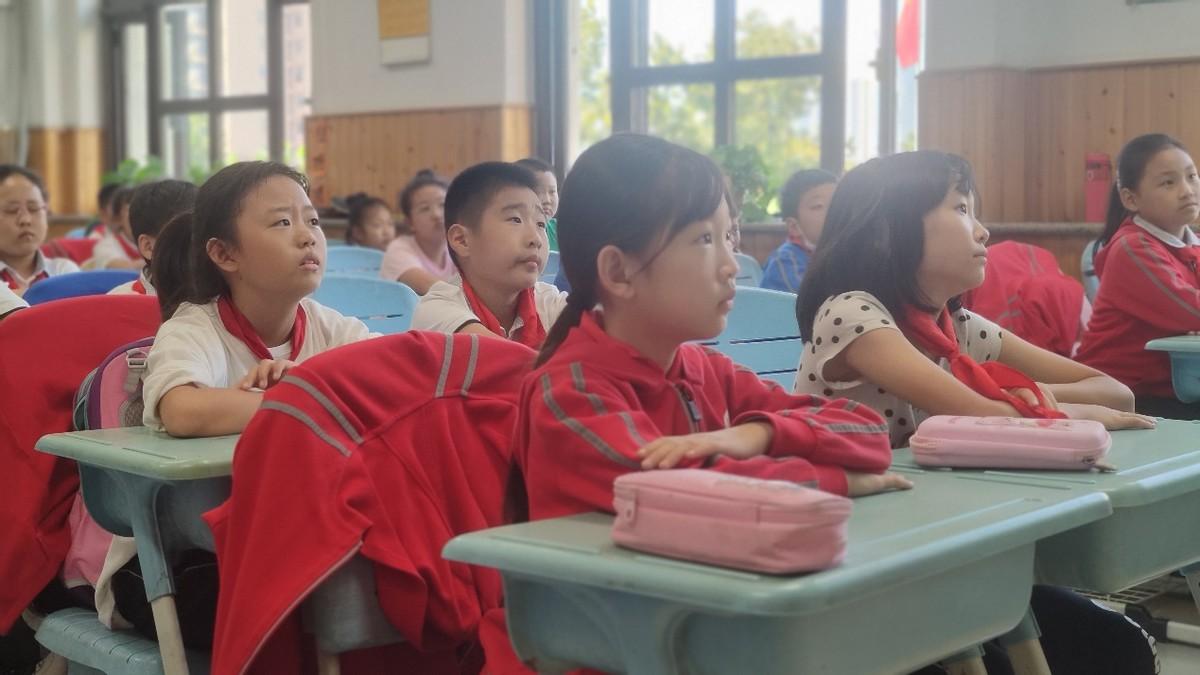 雙語實驗學校如何增強學生的跨文化思維