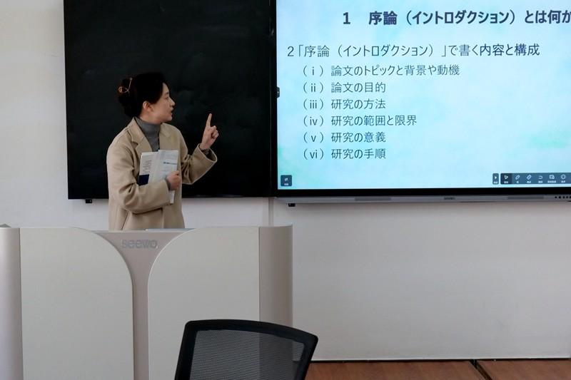 如何提升雙語(yǔ)學(xué)校的教師教學(xué)研究能力