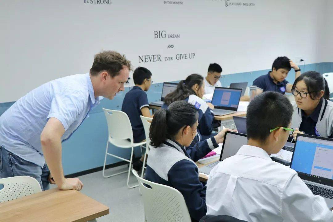 如何在雙語課堂中培養(yǎng)學(xué)生的學(xué)術(shù)寫作能力