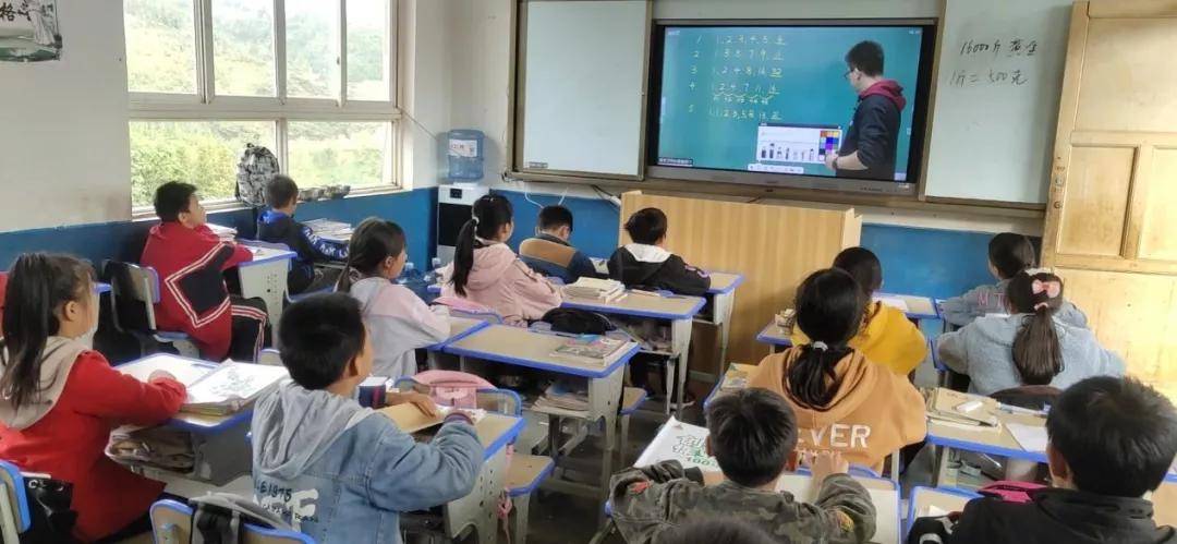 如何通過(guò)跨文化培訓(xùn)提升雙語(yǔ)教師的課堂管理能力