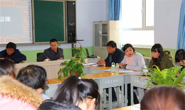 教師如何在雙語(yǔ)學(xué)校中發(fā)揮教學(xué)領(lǐng)導(dǎo)角色
