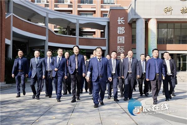 如何通過職業(yè)發(fā)展支持雙語教師的心理健康
