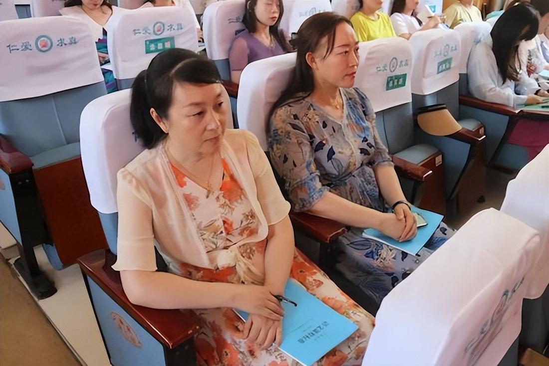 教師之間的合作如何促進雙語學校的教學改革