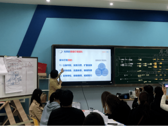 如何通過領(lǐng)導力培訓提升雙語教師的教學效果