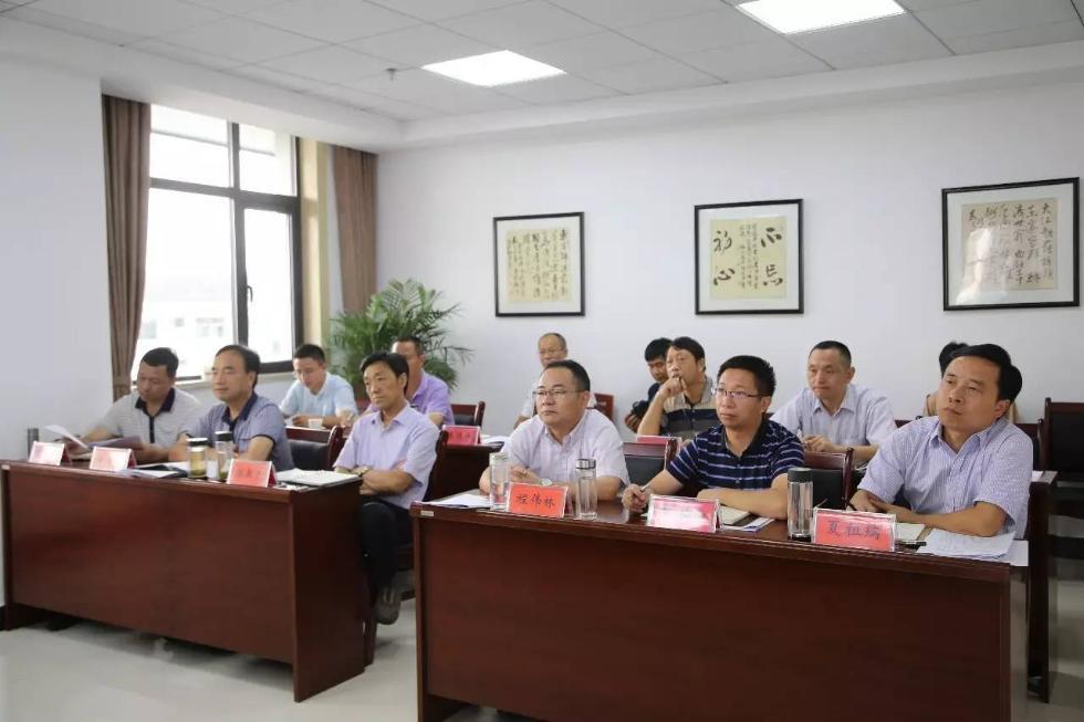 教師專業(yè)發(fā)展與學(xué)校整體教學(xué)質(zhì)量提升，相輔相成，共創(chuàng)卓越教育環(huán)境