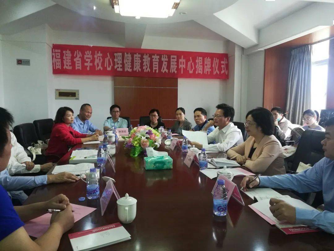 學(xué)生心理健康教育課程與學(xué)校心理健康輔導(dǎo)教師隊(duì)伍建設(shè)