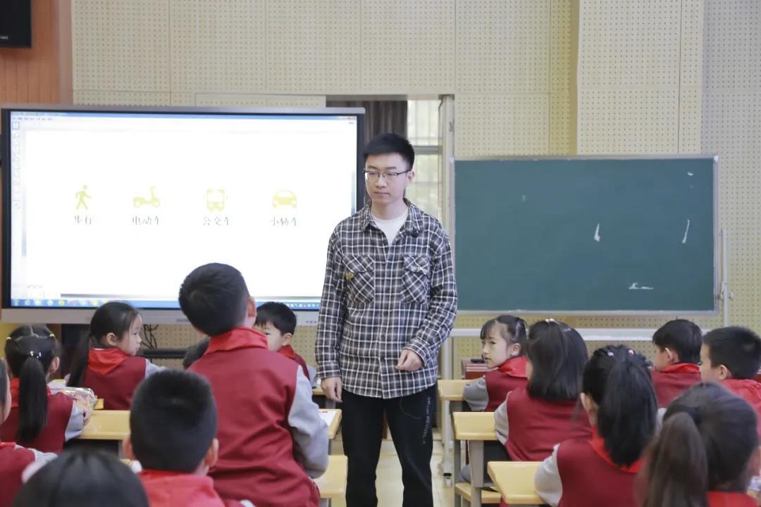 學術交流，拓寬教師視野的窗口活動