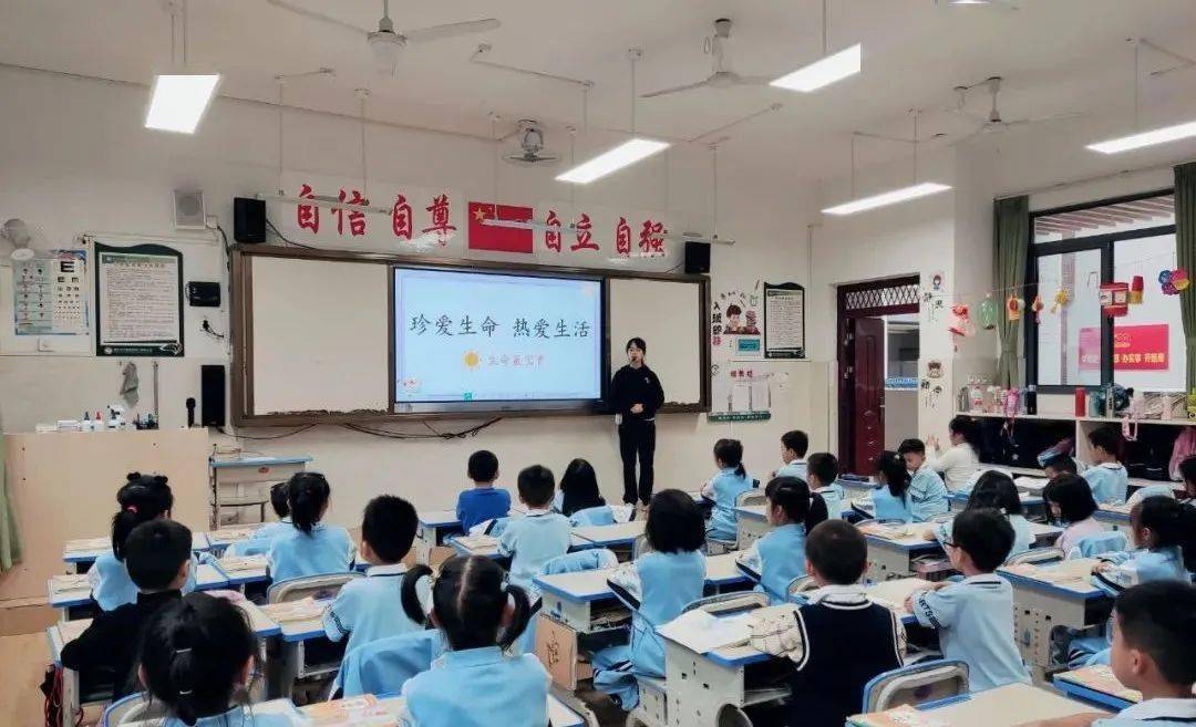 新知識融入教學(xué)，提升課堂吸引力的秘訣