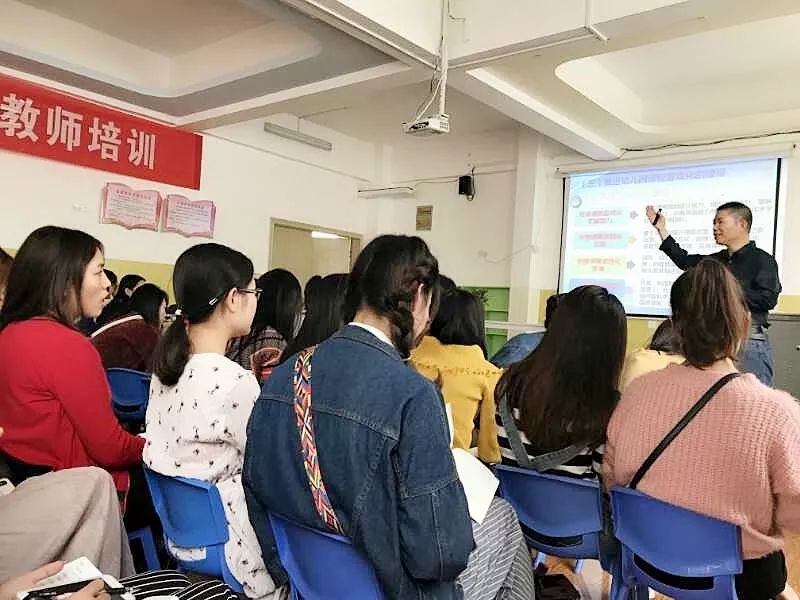 教師培訓(xùn)，開啟專業(yè)成長(zhǎng)的新篇章