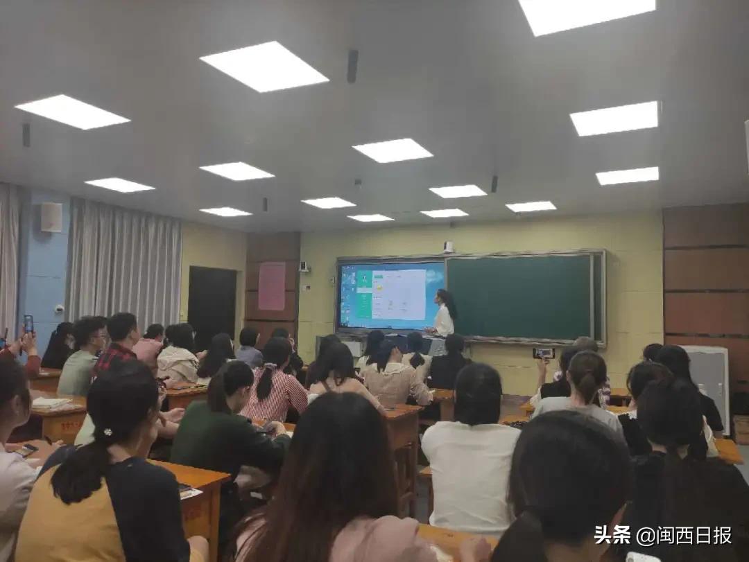 教師培訓(xùn)的新模式，線上線下融合