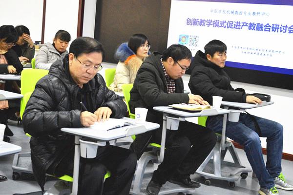 教學(xué)創(chuàng)新靈感的激發(fā)，深度研討對(duì)話
