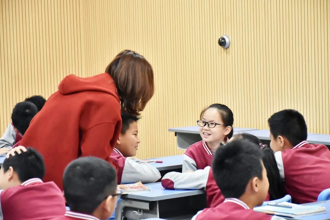 雙語教師如何發(fā)掘?qū)W生領(lǐng)導(dǎo)潛能，教學(xué)活動策略探究