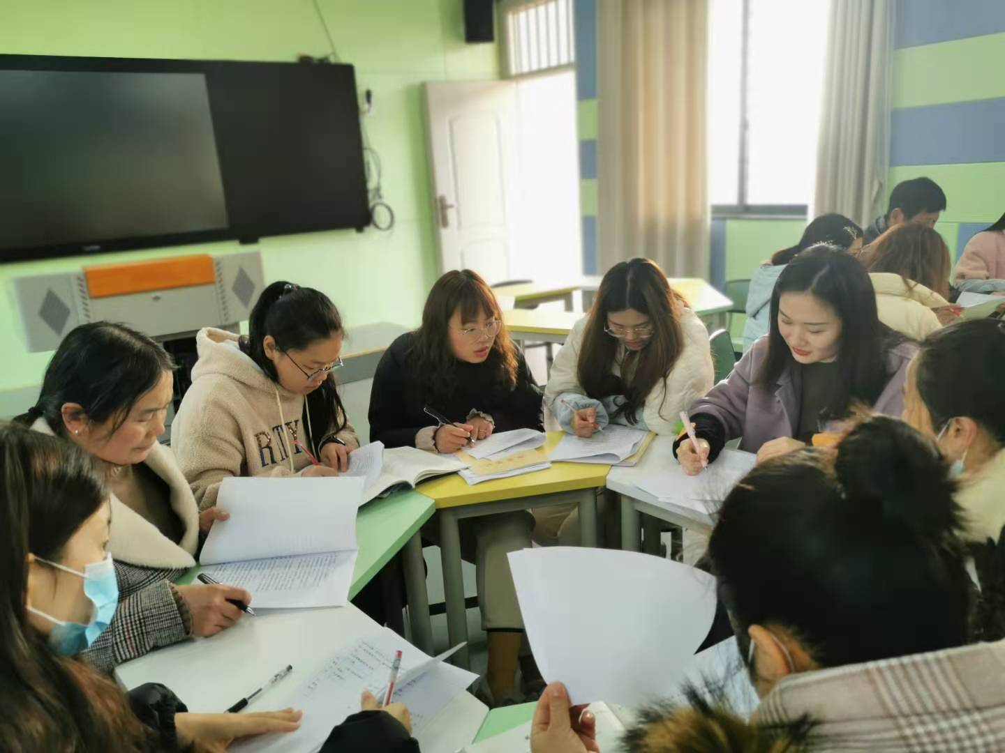 雙語教師如何組織集體備課以提高教學質量