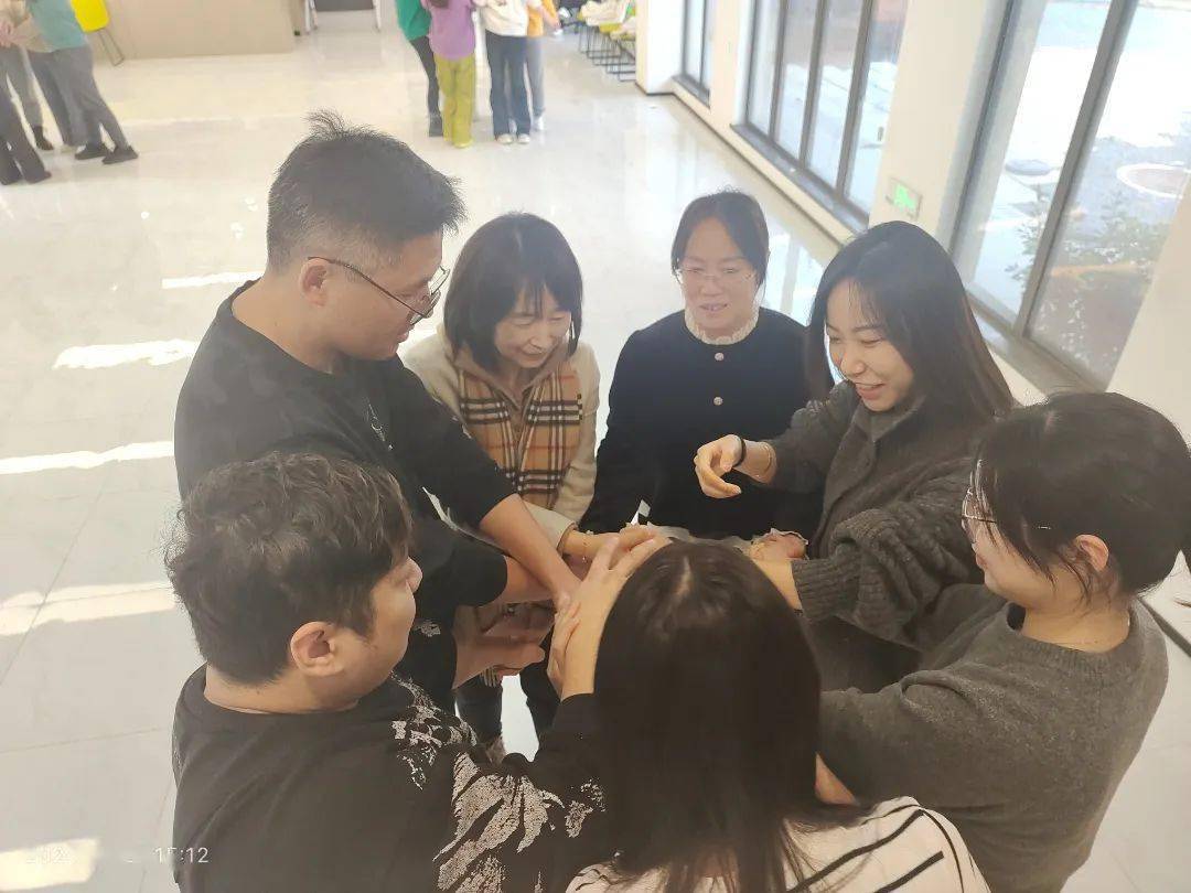 如何通過(guò)團(tuán)隊(duì)培訓(xùn)提高教師團(tuán)隊(duì)的合作意識(shí)