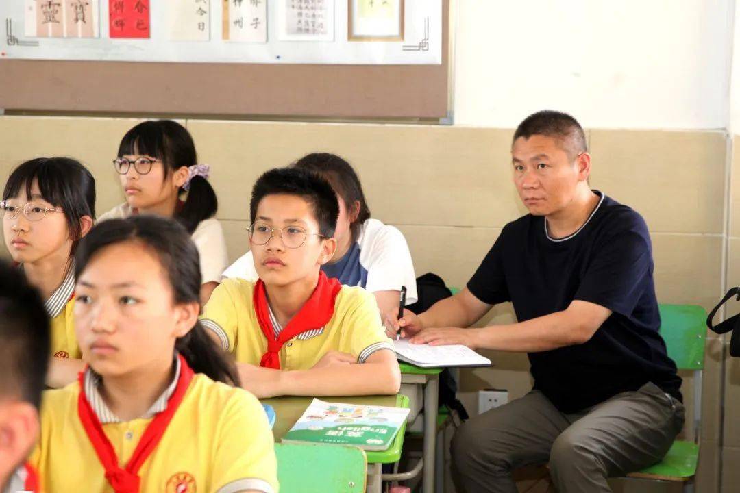 如何在教師團(tuán)隊(duì)中創(chuàng)建互信與尊重的氛圍