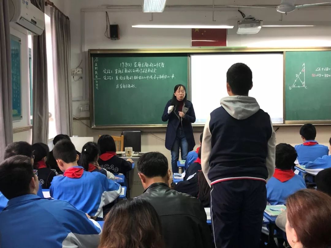 雙語學(xué)校如何評(píng)估教師領(lǐng)導(dǎo)力對(duì)學(xué)生學(xué)習(xí)的影響