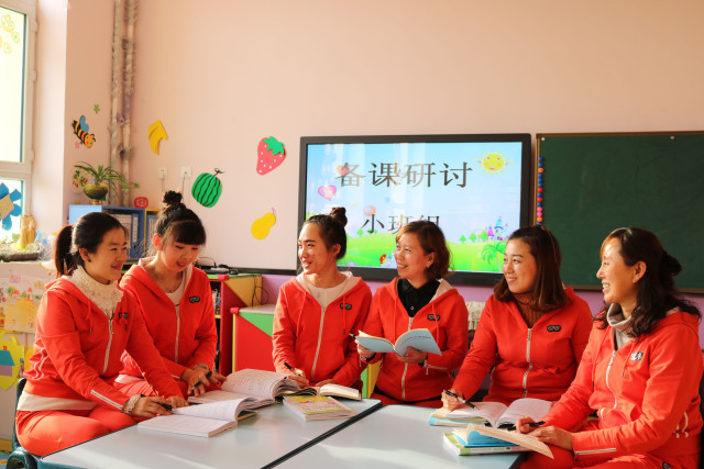 團(tuán)隊(duì)協(xié)作與教師成長，共鑄教育輝煌的雙重驅(qū)動力
