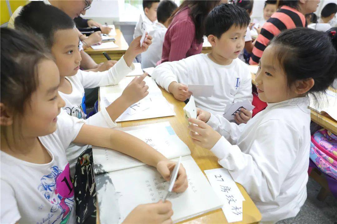 團(tuán)隊協(xié)作與教師成長，共鑄教育輝煌的雙重力量