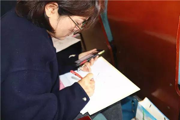 雙語(yǔ)教師在團(tuán)隊(duì)中如何獲取職業(yè)發(fā)展支持的策略與啟示