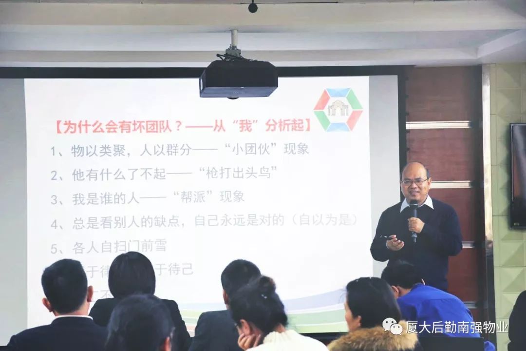 雙語(yǔ)教師團(tuán)隊(duì)中的跨文化領(lǐng)導(dǎo)力建設(shè)之道