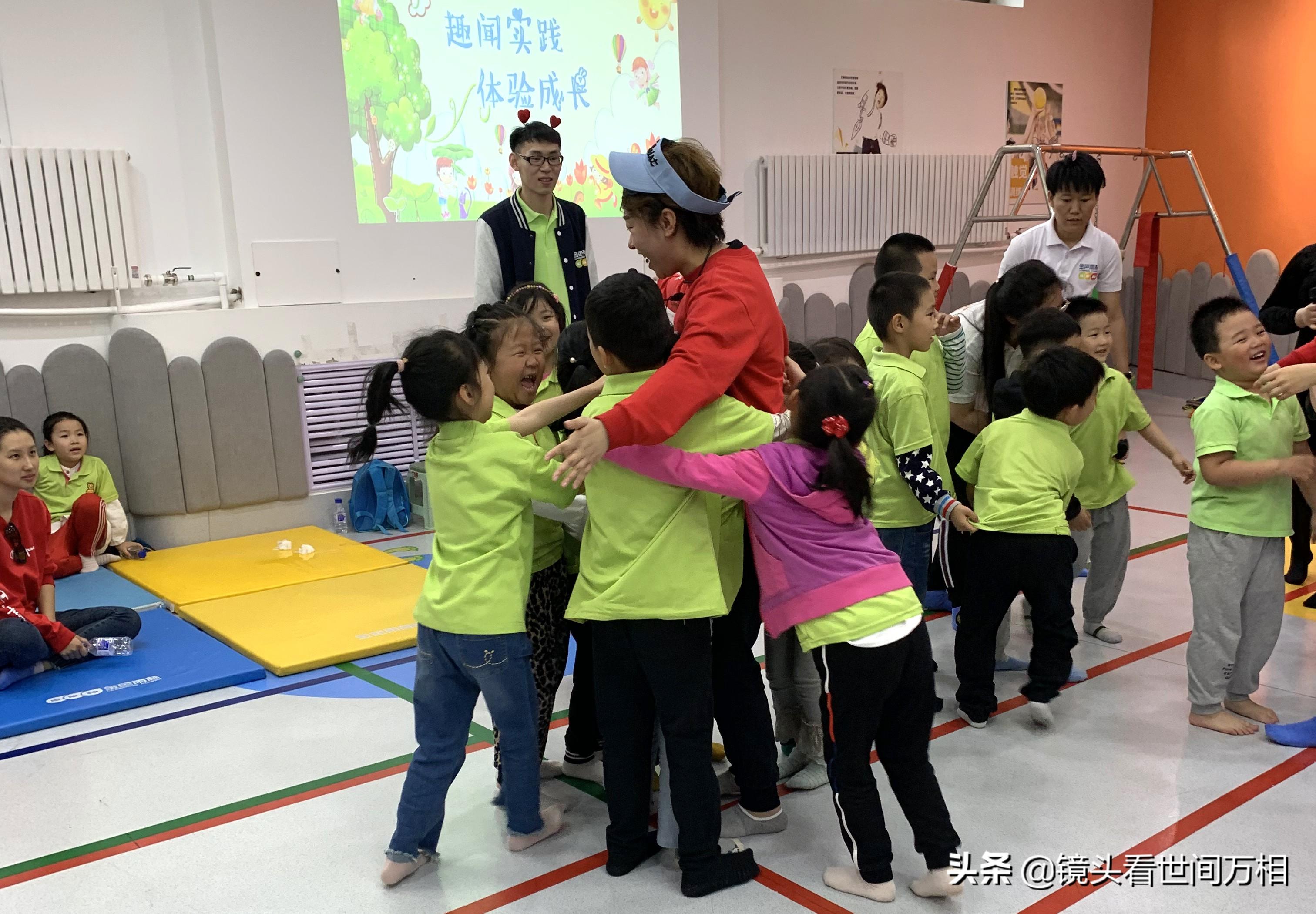 雙語教師在團隊中發(fā)揮合作與領(lǐng)導(dǎo)的雙重角色