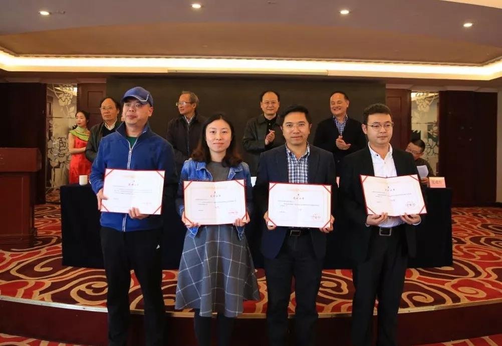 雙語教師如何通過文化融合加強團隊合作與支持