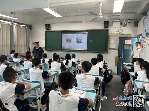 如何通過教師間的溝通建立協(xié)作性的教育環(huán)境
