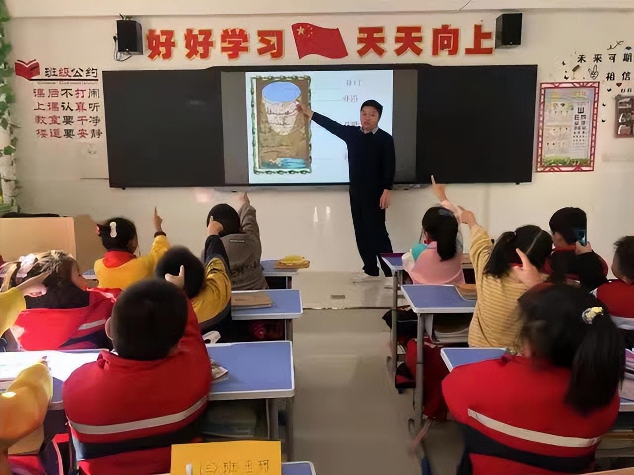 教師團(tuán)隊協(xié)作中的管理與領(lǐng)導(dǎo)，構(gòu)建高效教育團(tuán)隊的關(guān)鍵要素