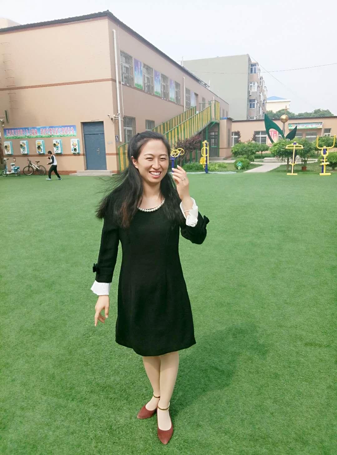 教師團(tuán)隊(duì)在領(lǐng)導(dǎo)引領(lǐng)下迎難而上，克服工作挑戰(zhàn)