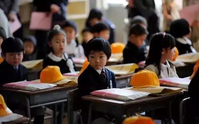 如何通過角色輪換增進教師團隊的溝通與協(xié)作