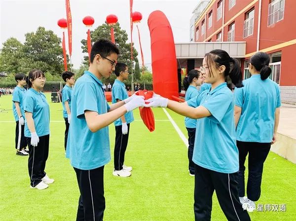 雙語教師角色互換提升領(lǐng)導(dǎo)力，團(tuán)隊(duì)中的實(shí)踐策略