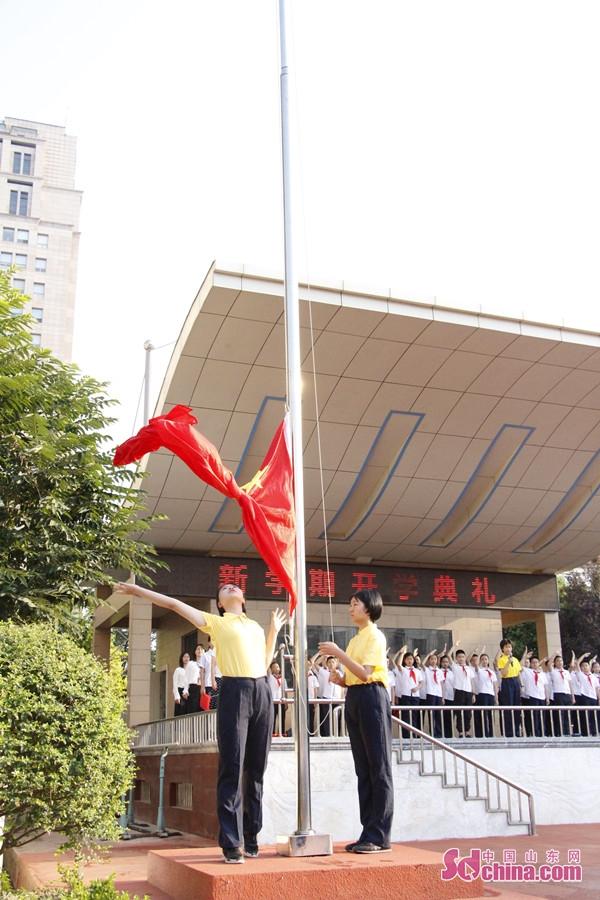 雙語(yǔ)教師如何通過(guò)團(tuán)隊(duì)激勵(lì)機(jī)制推動(dòng)課堂創(chuàng)新