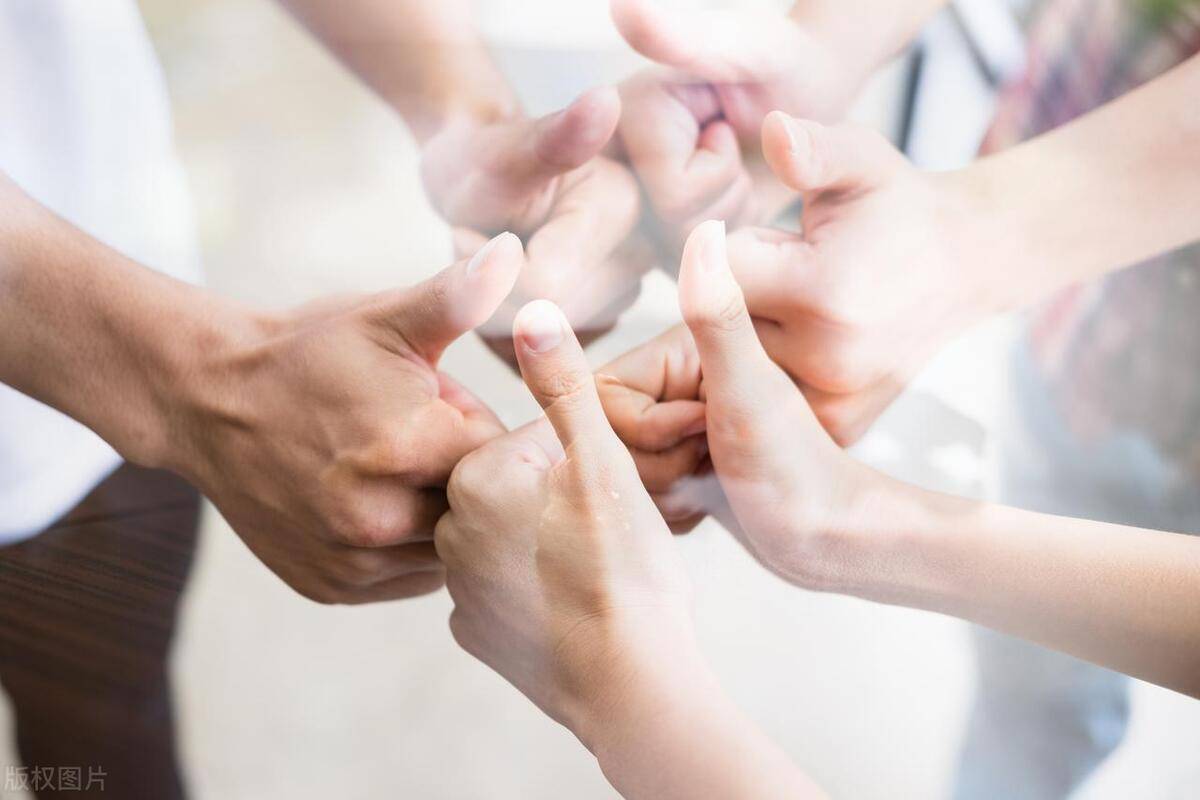 教師如何運(yùn)用認(rèn)同與獎勵激勵團(tuán)隊(duì)成員持續(xù)成長進(jìn)步的策略