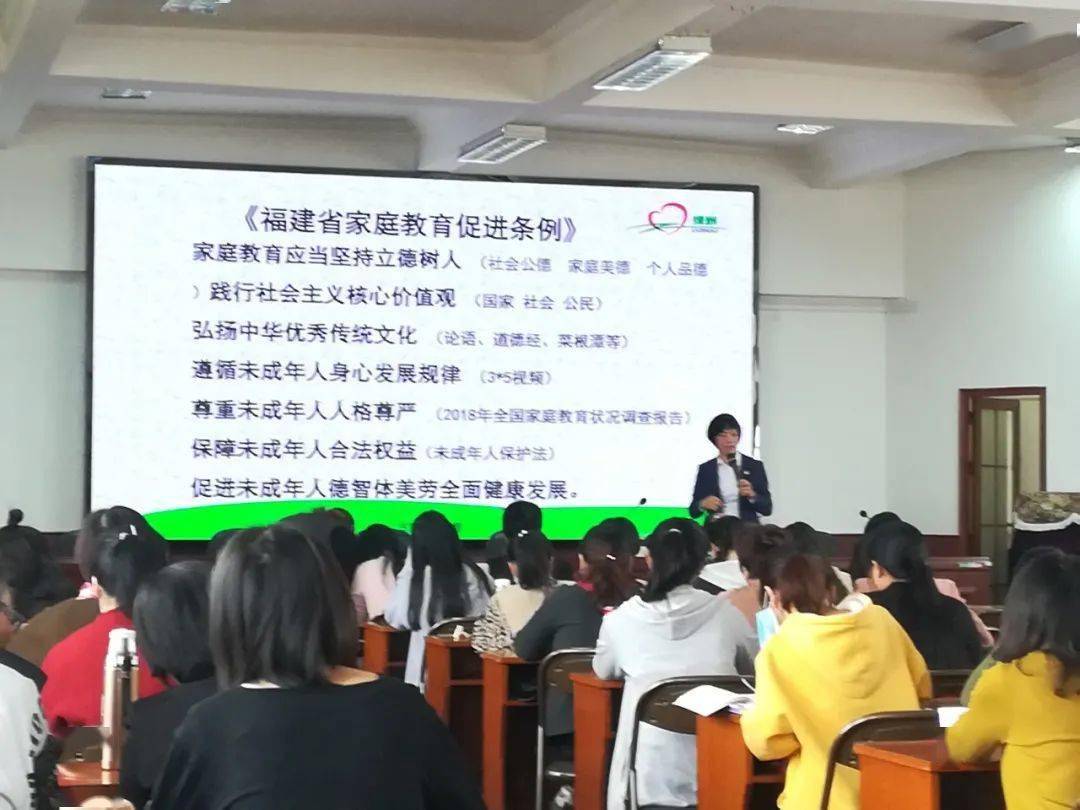 雙語教師如何通過協(xié)作應對課堂管理中的挑戰(zhàn)