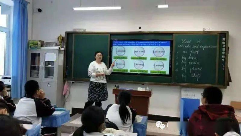 教師團(tuán)隊(duì)互評(píng)與反饋，協(xié)作與成長的催化劑