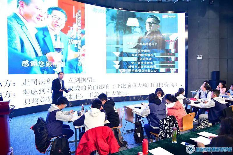 教師如何通過及時反饋調(diào)整教學(xué)策略與團(tuán)隊合作