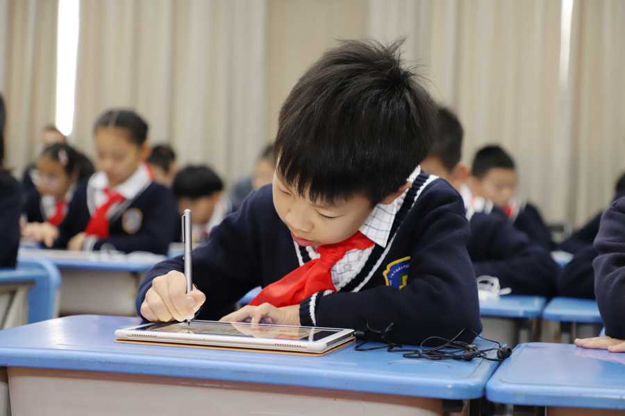 雙語教師如何通過合作創(chuàng)新提升學(xué)生個性化學(xué)習(xí)