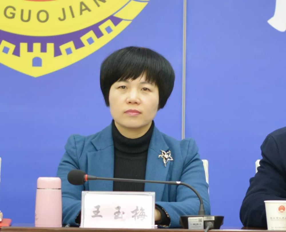 孟津雙語學(xué)校王玉梅，教育之光下的明珠風采