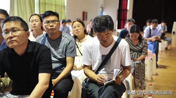 孟津雙語學(xué)校許校長，卓越教育事業(yè)的領(lǐng)航者