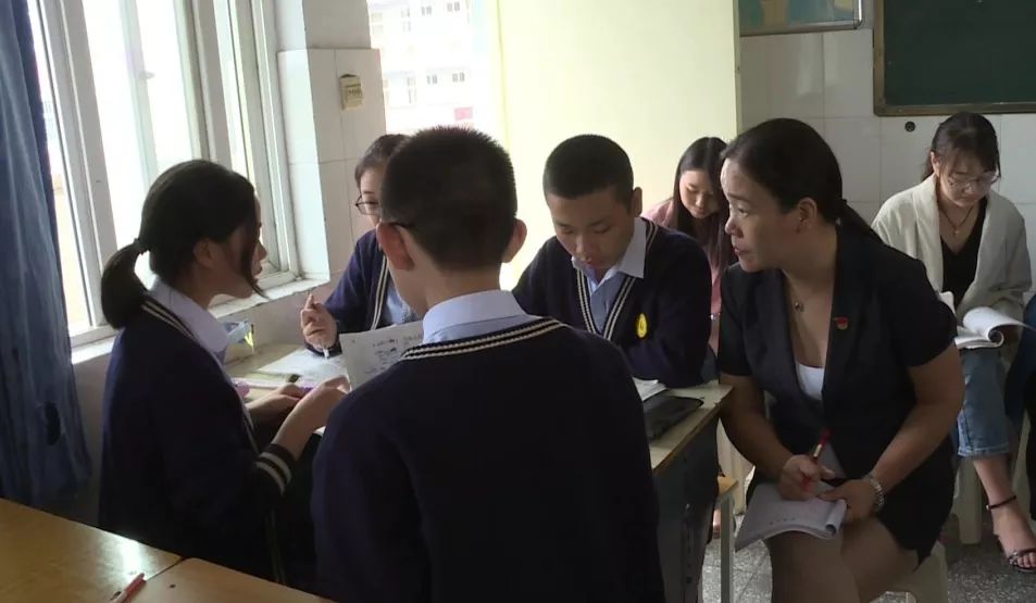 孟津雙語學校中的孫應平，教育之光