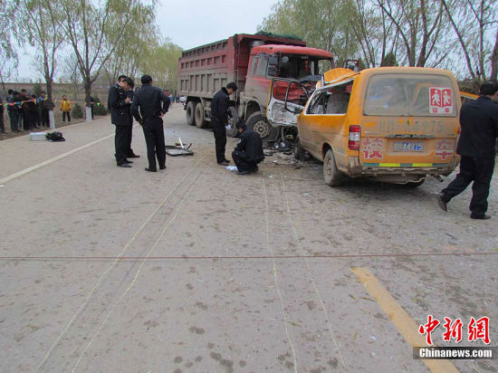 孟津雙語學(xué)校附近的車禍?zhǔn)录捌溆绊? title=