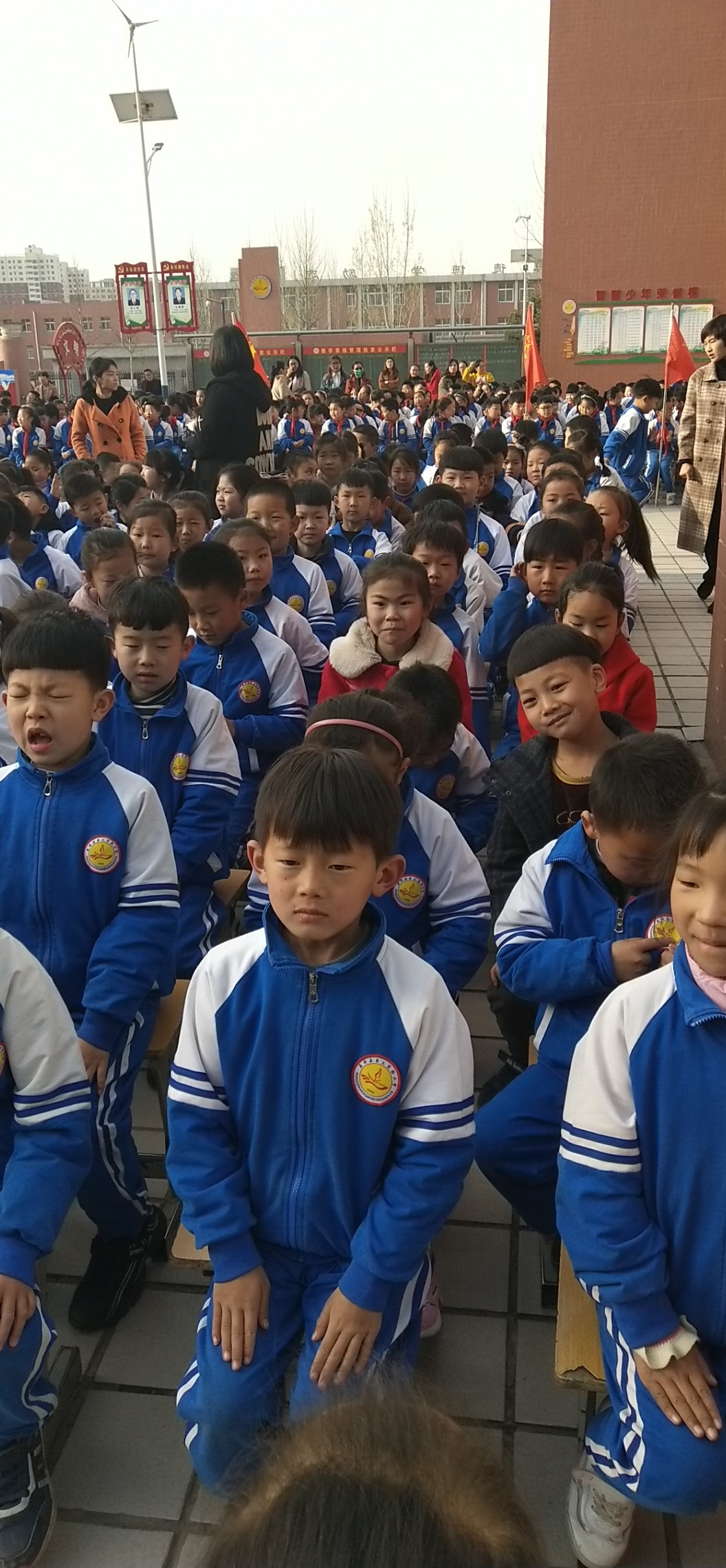 孟津雙語學(xué)校男生發(fā)型規(guī)范與探究
