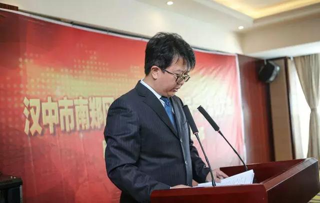 孟津雙語(yǔ)學(xué)校張朝輝老師，教育的璀璨明星