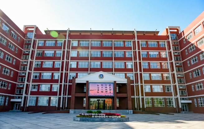 孟津雙語學校杰出教育者——劉玲霞簡介