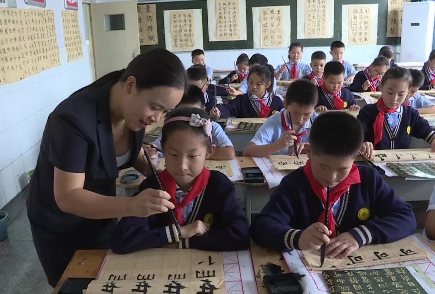 洛陽孟津縣雙語學(xué)校大門的獨特魅力